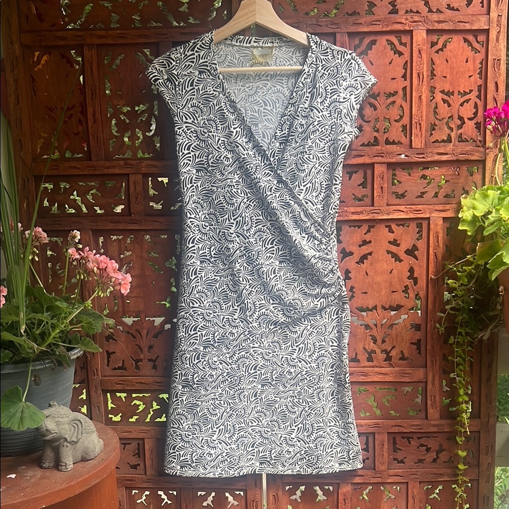 Athleta Silver Sheath Mini Sport Dress V-Neck Cap Sleeve